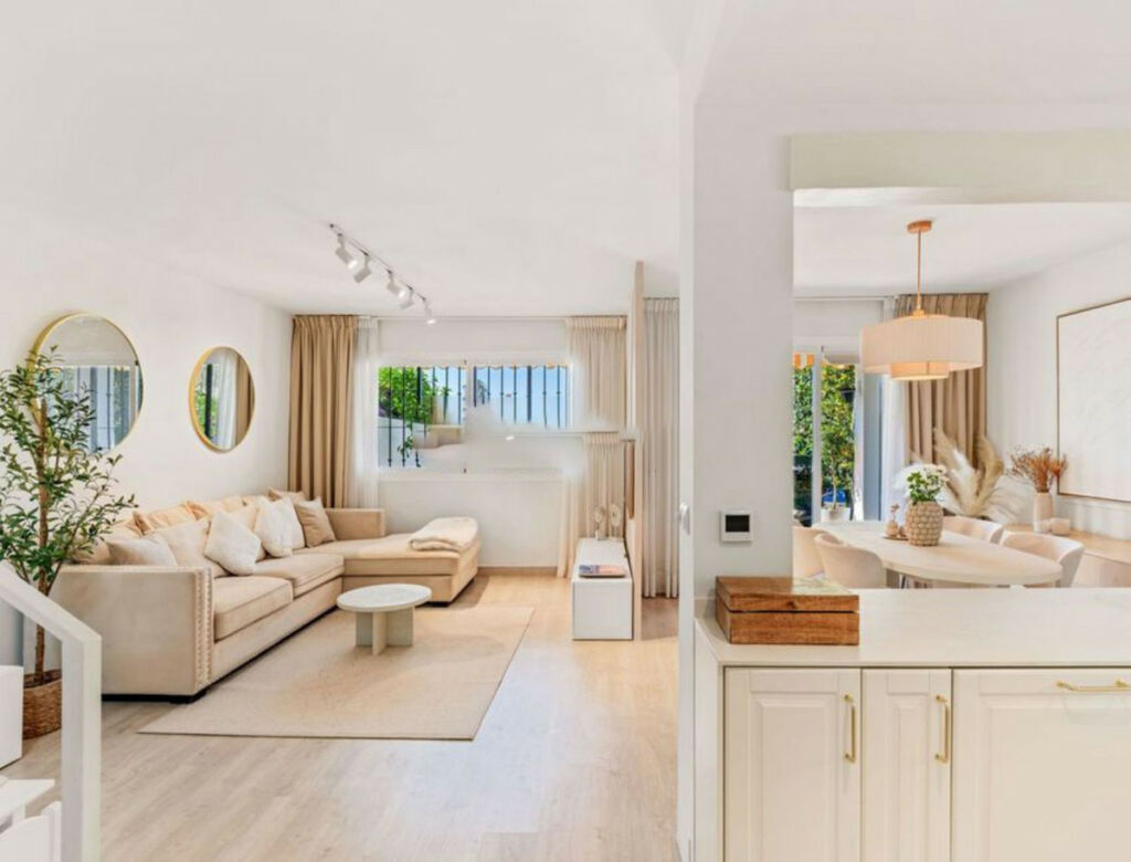 Townhouse Atalaya Málaga - image 5
