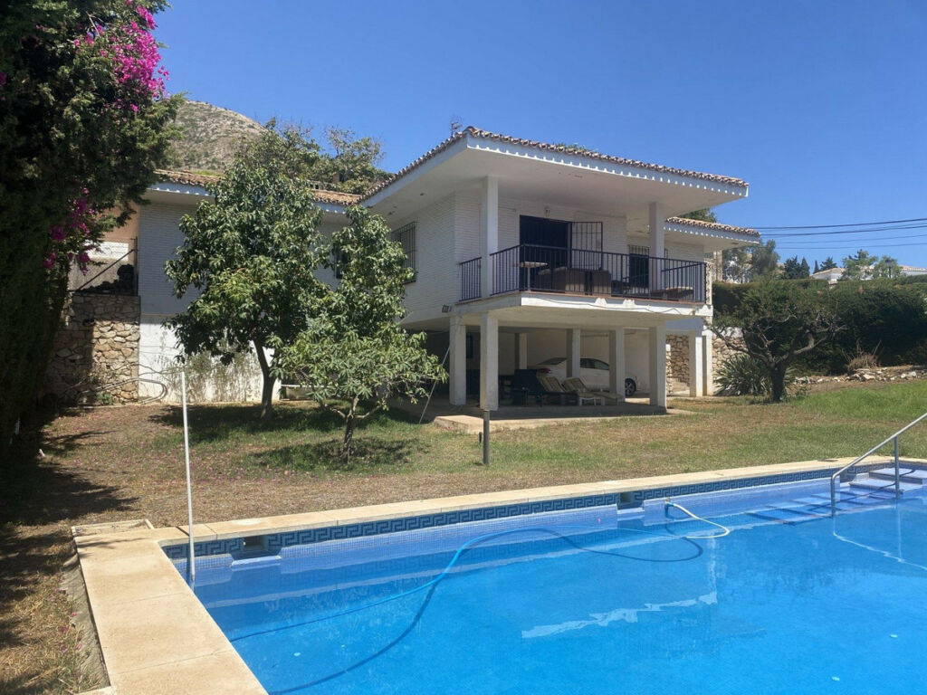 Detached Villa La Capellania Málaga - image 5