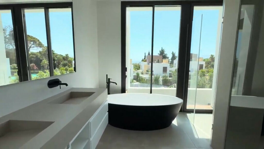 Detached Villa Marbella Málaga - image 5