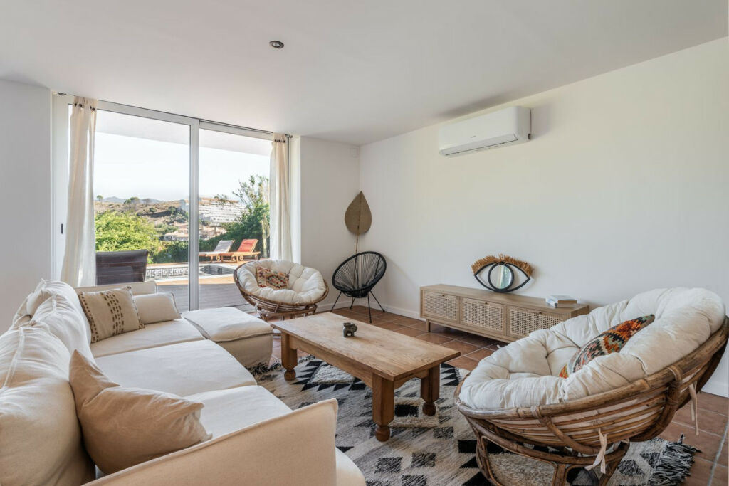 Detached Villa Estepona Málaga - image 5