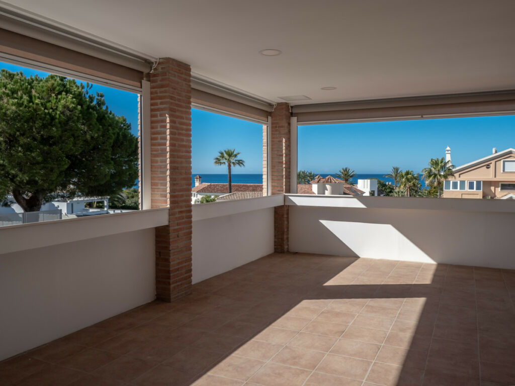 Detached Villa Las Chapas Málaga - image 5