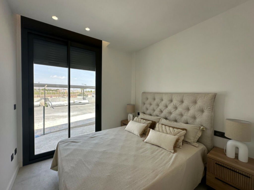 Middle Floor Apartment Los Alcázares Alicante - image 5
