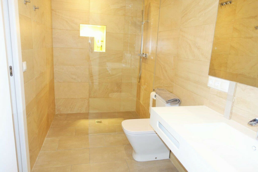 Middle Floor Apartment Puerto Banús Málaga - image 5