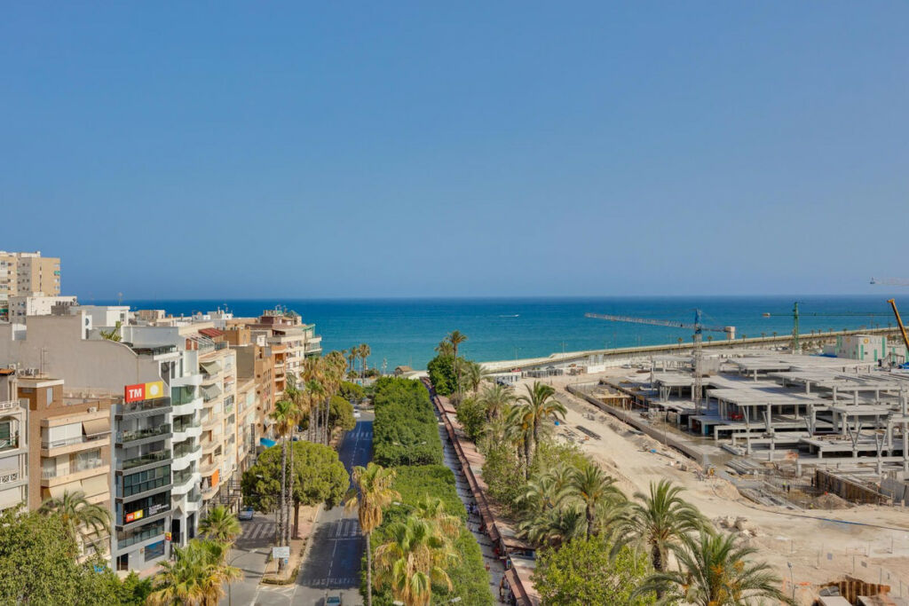 Middle Floor Apartment Torrevieja Alicante - image 50