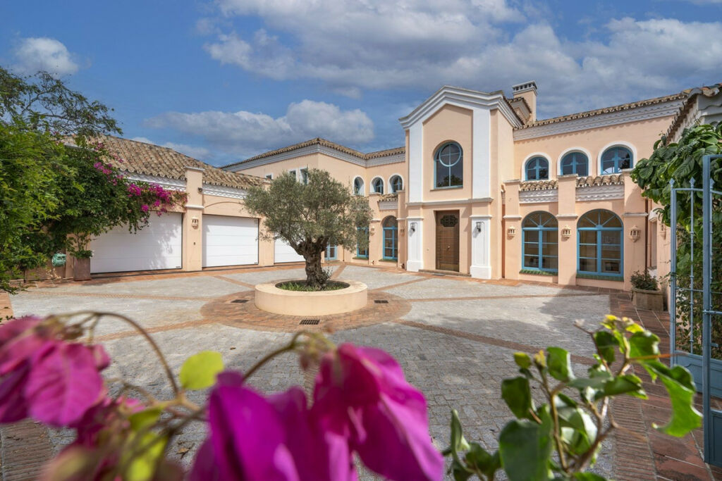Detached Villa San Roque Club Cádiz - image 51