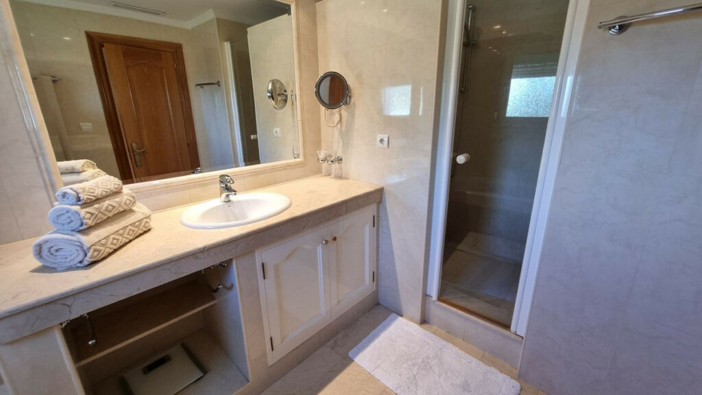 Detached Villa Benahavís Málaga - image 54