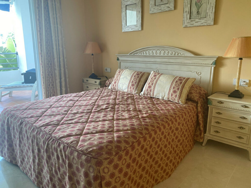 Middle Floor Apartment Puerto Banús Málaga - image 6