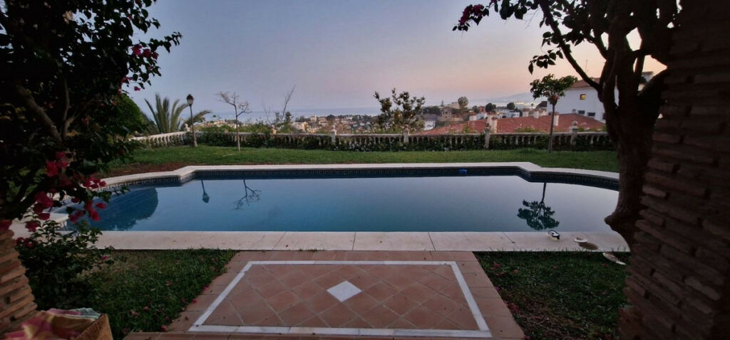 Detached Villa Málaga Este Málaga - image 6