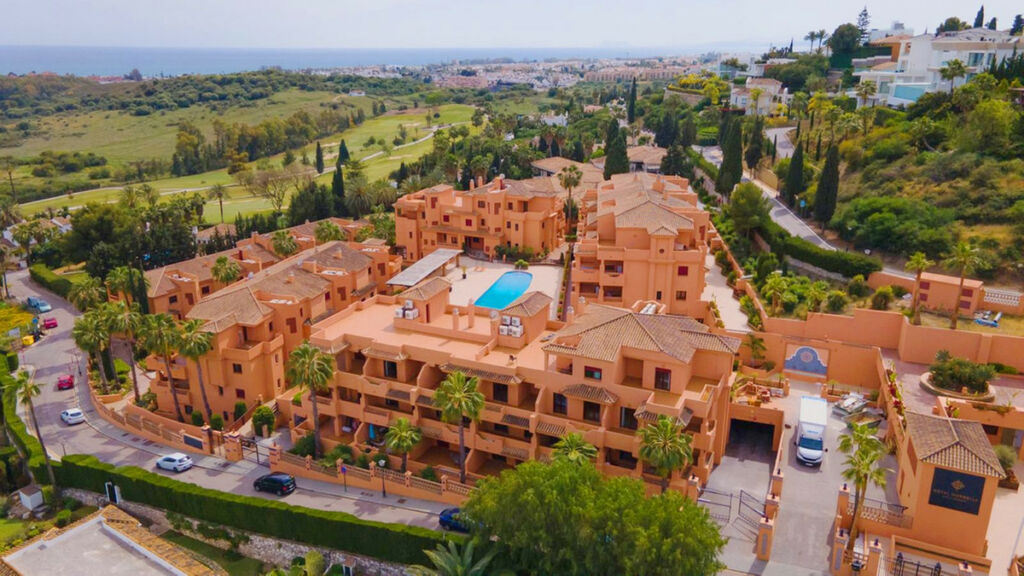 Middle Floor Apartment El Paraiso Málaga - image 9