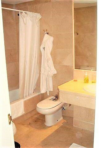 Middle Floor Apartment Puerto Banús Málaga - image 6