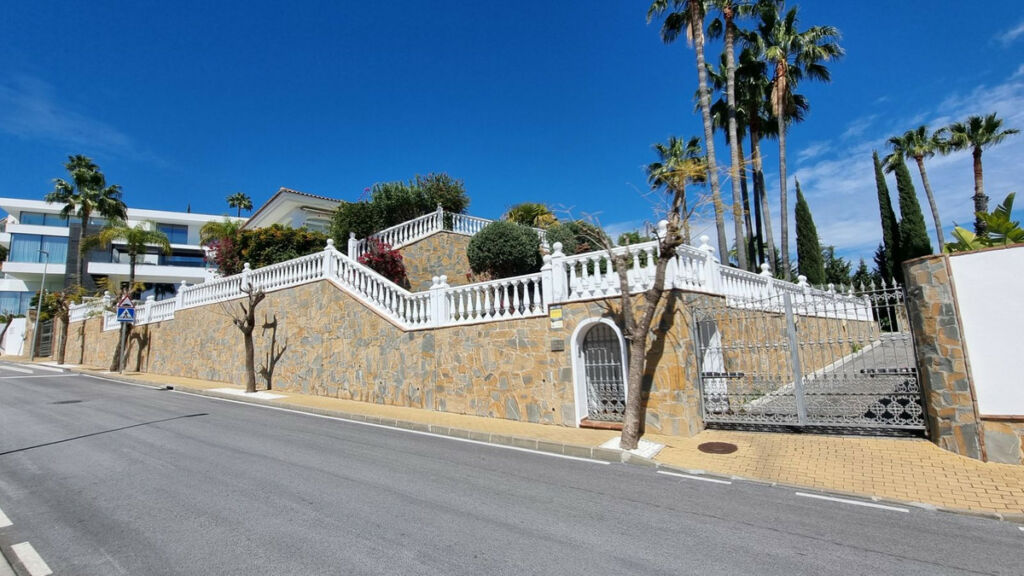 Detached Villa Benahavís Málaga - image 6