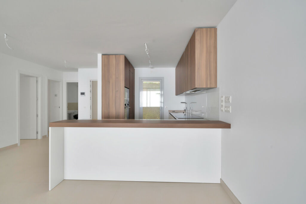 Middle Floor Apartment Benalmadena Málaga - image 6