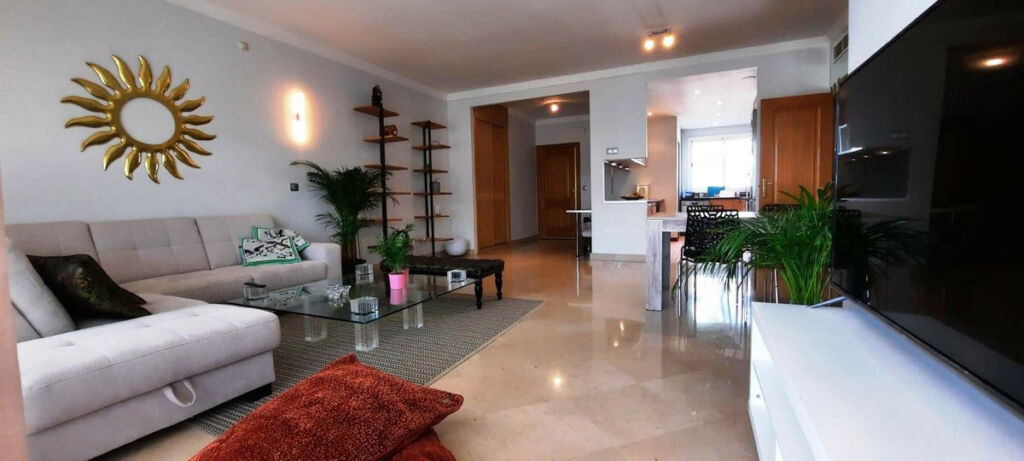 Middle Floor Apartment The Golden Mile Málaga - image 6