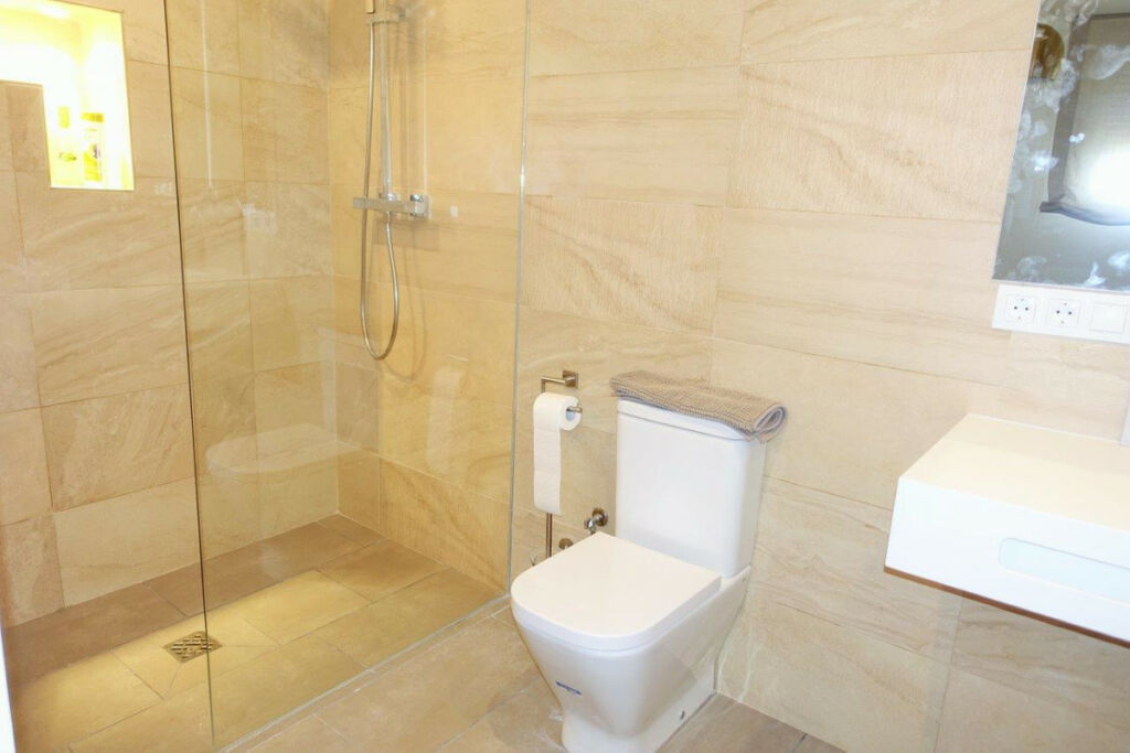 Middle Floor Apartment Puerto Banús Málaga - image 6