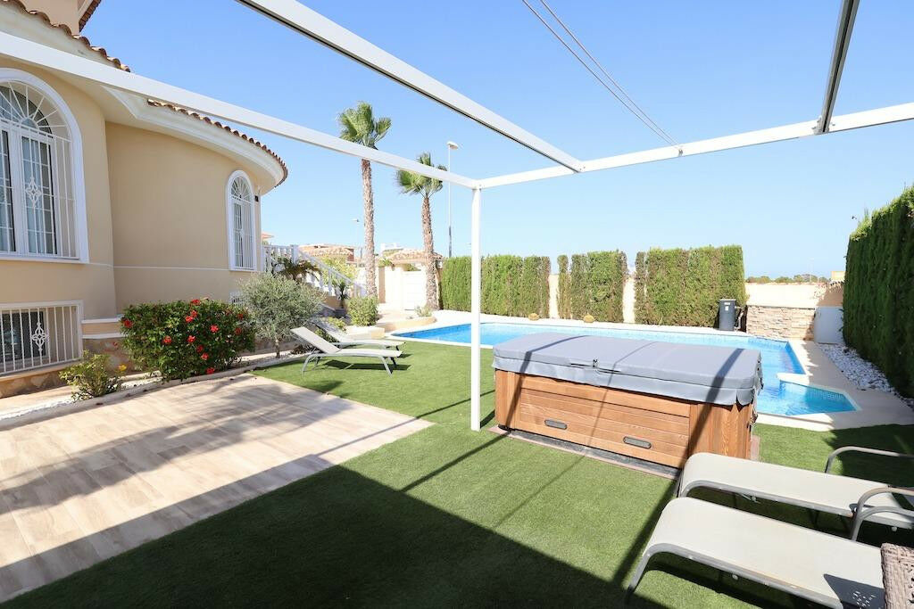 Detached Villa Ciudad Quesada Alicante - image 6