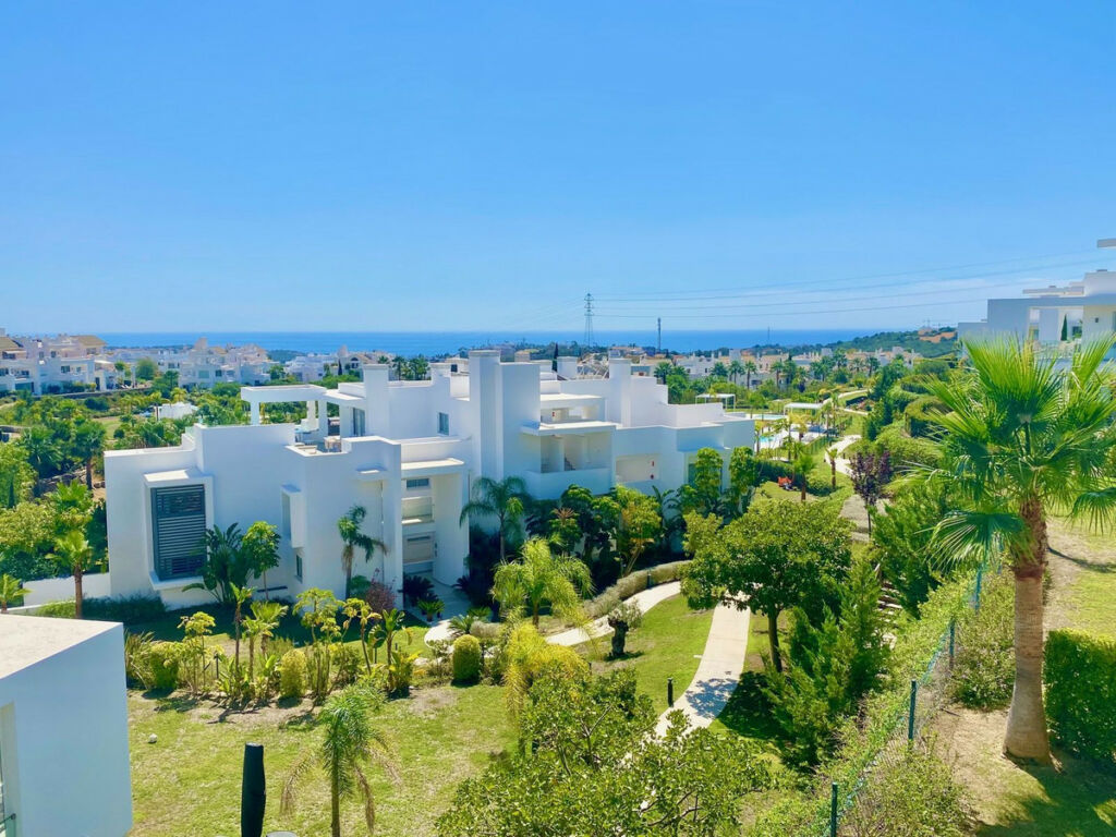 Middle Floor Apartment Estepona Málaga - image 6