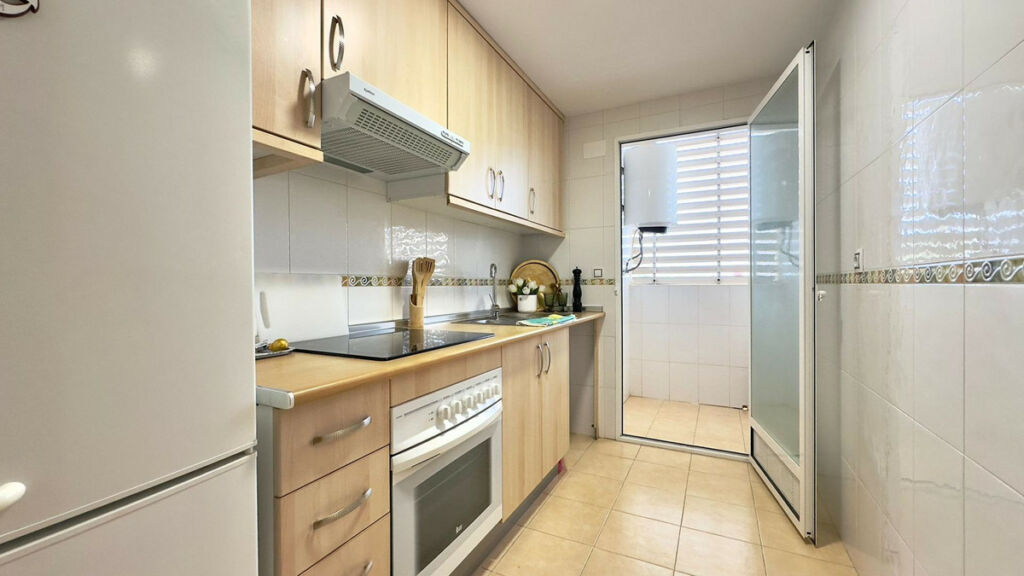 Middle Floor Apartment Benidorm Alicante - image 4
