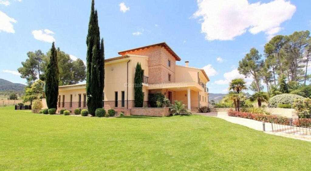 Detached Villa Penaguila Alicante - image 7