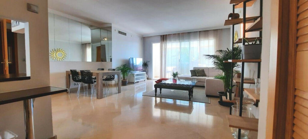 Middle Floor Apartment The Golden Mile Málaga - image 7
