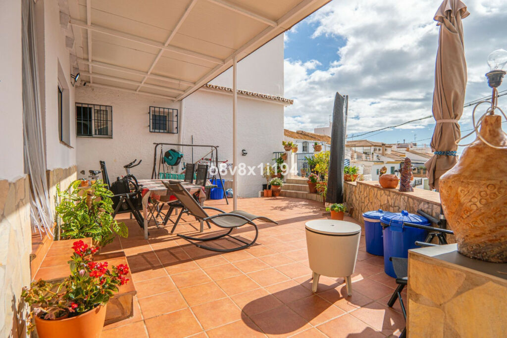 Detached Villa Macharaviaya Málaga - image 7