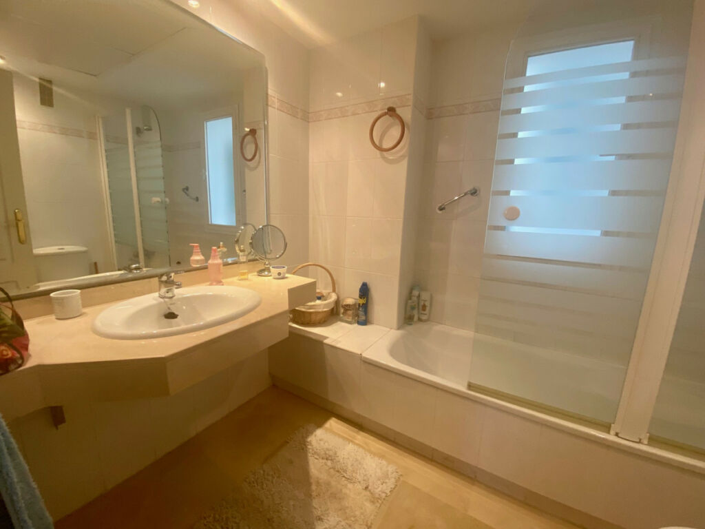 Middle Floor Apartment Puerto Banús Málaga - image 7