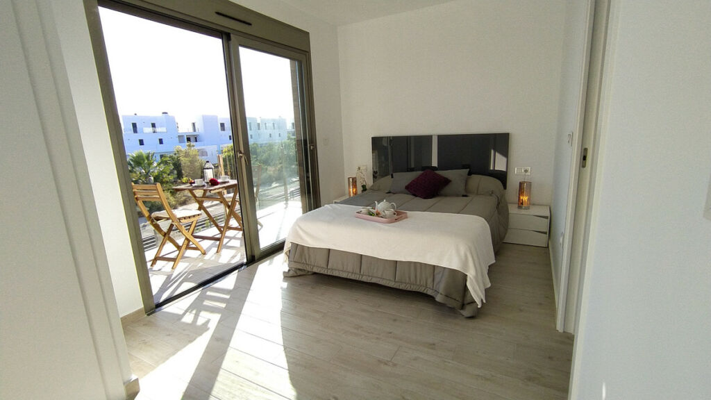 Detached Villa Villamartin Alicante - image 7