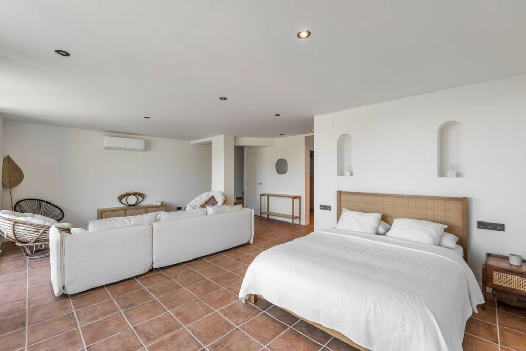 Detached Villa Estepona Málaga - image 7