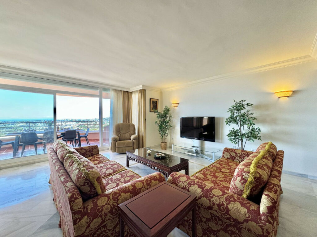 Middle Floor Apartment Nueva Andalucía Málaga - image 7