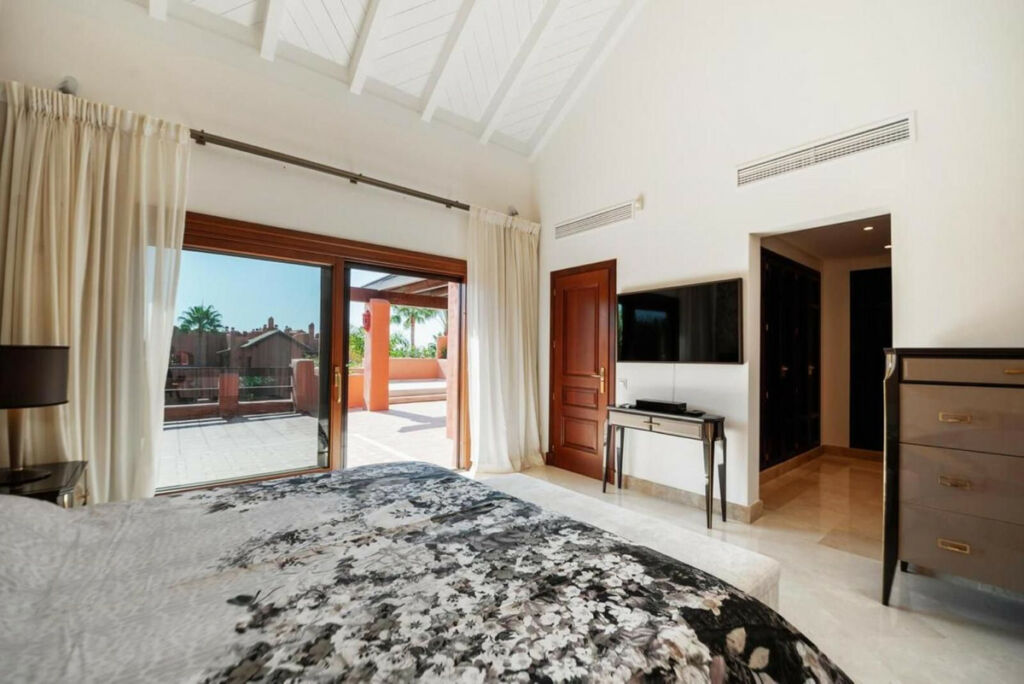 Penthouse Estepona Málaga - image 13