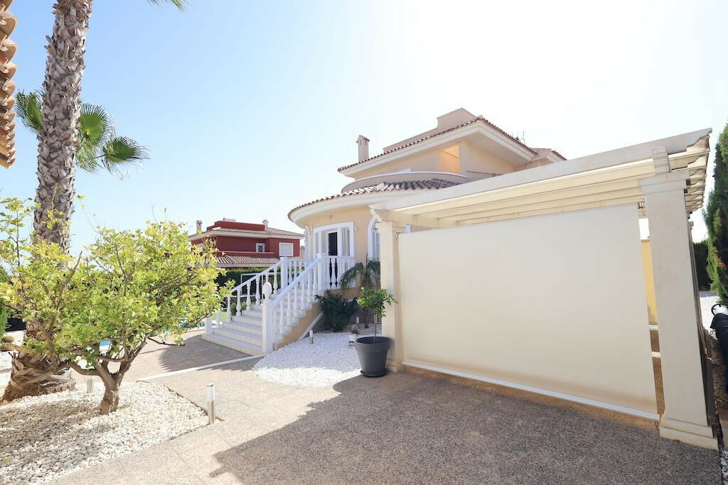 Detached Villa Ciudad Quesada Alicante - image 8
