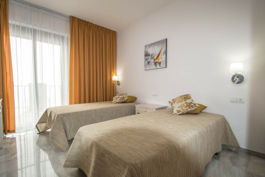 Middle Floor Apartment Puerto Banús Málaga - image 8