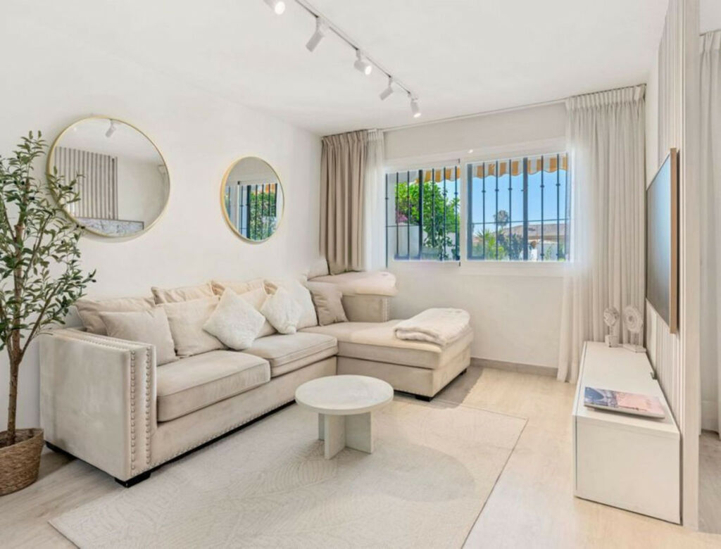 Townhouse Atalaya Málaga - image 8