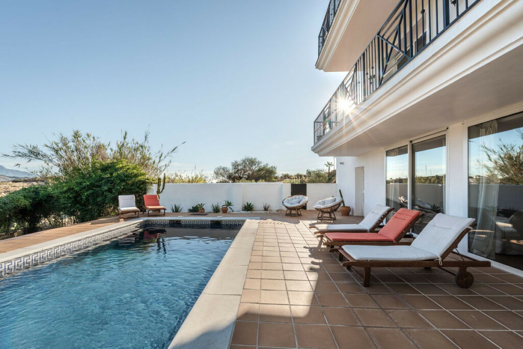 Detached Villa Estepona Málaga - image 8