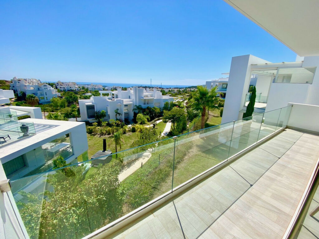 Middle Floor Apartment Estepona Málaga - image 8