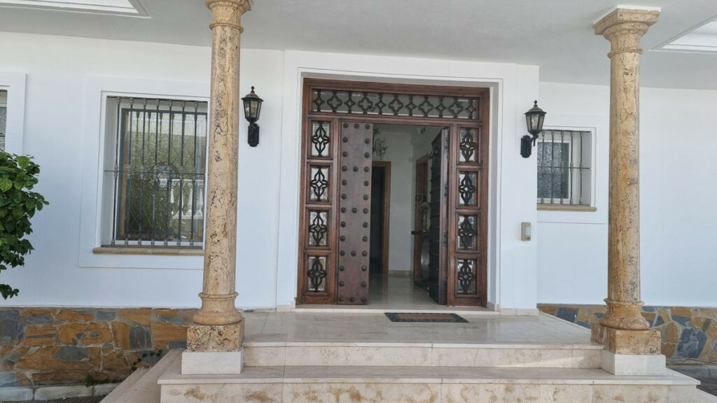 Detached Villa Benahavís Málaga - image 8