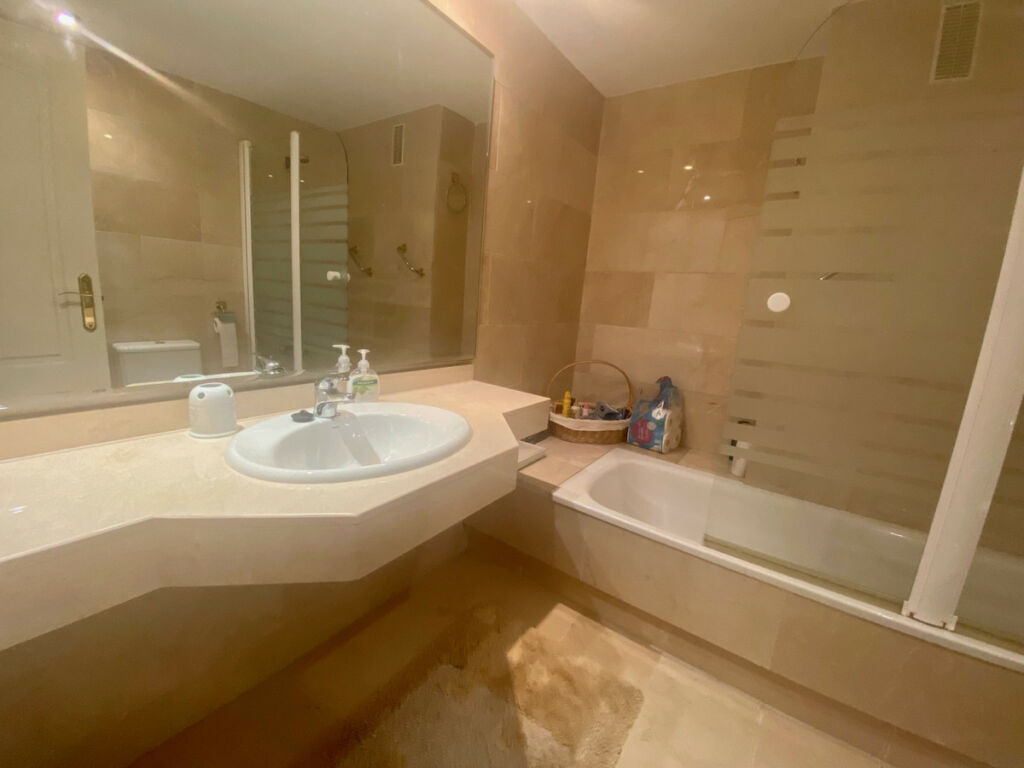 Middle Floor Apartment Puerto Banús Málaga - image 9