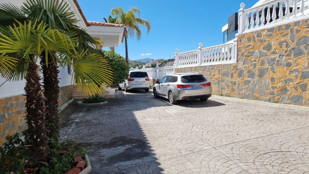 Detached Villa Benahavís Málaga - image 9