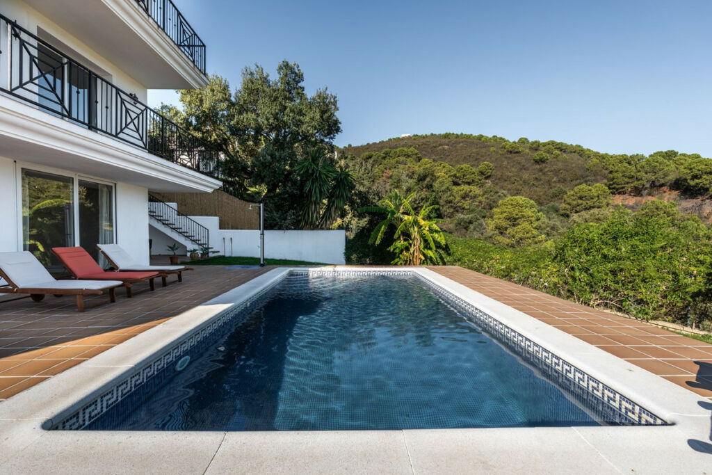 Detached Villa Estepona Málaga - image 9