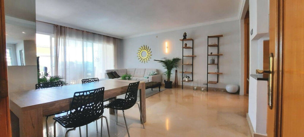 Middle Floor Apartment The Golden Mile Málaga - image 9