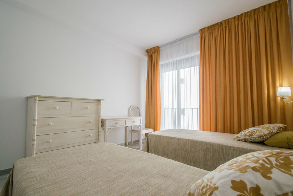 Middle Floor Apartment Puerto Banús Málaga - image 9