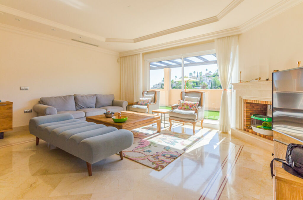 Penthouse Nueva Andalucía Málaga - image 9