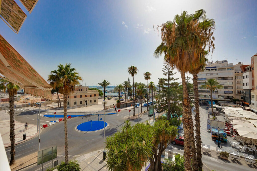 Middle Floor Apartment Torrevieja Alicante - image 9