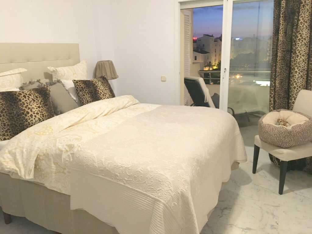 Middle Floor Apartment Puerto Banús Málaga - image 9