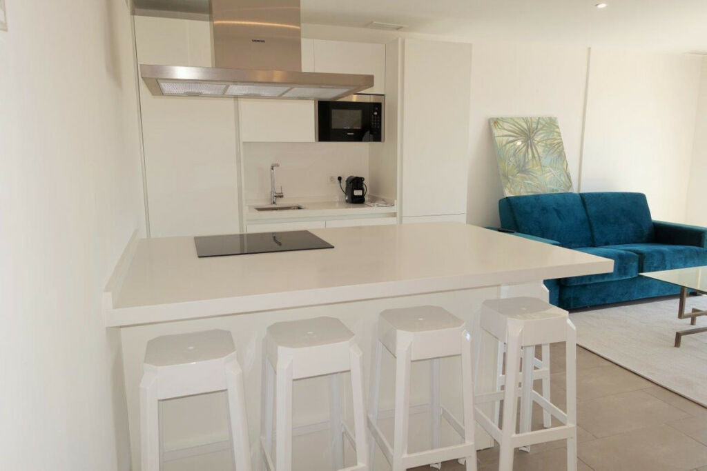 Middle Floor Apartment Puerto Banús Málaga - image 9
