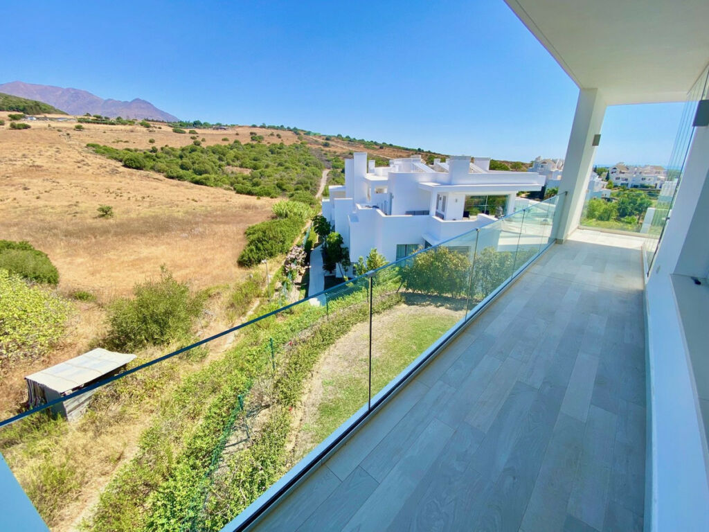 Middle Floor Apartment Estepona Málaga - image 9