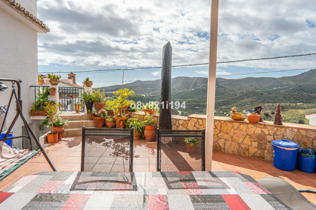 Detached Villa Macharaviaya Málaga - image 9