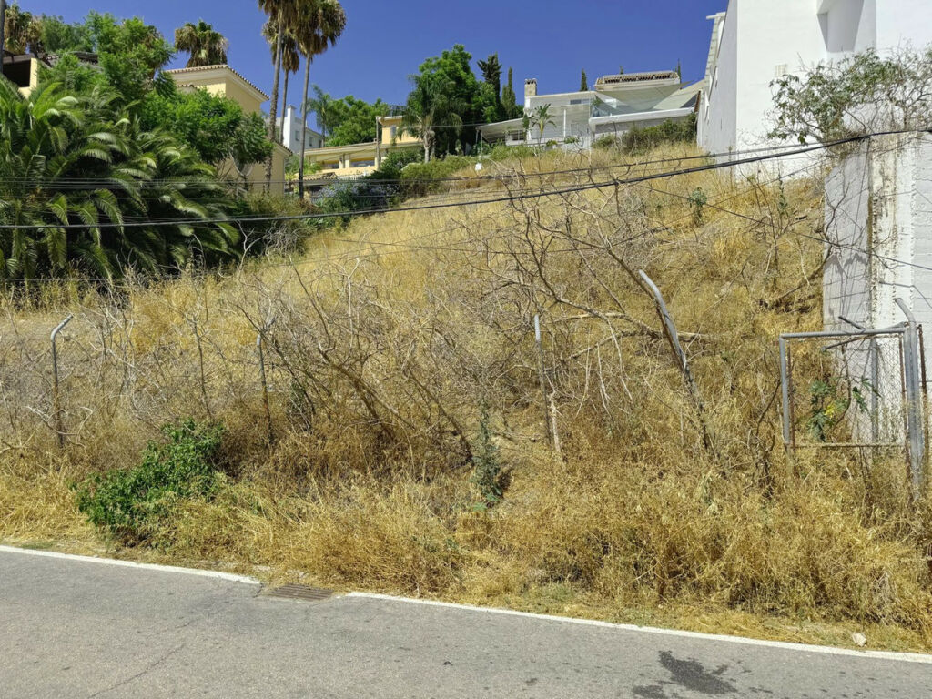 Residential Plot Nueva Andalucía Málaga - image 9