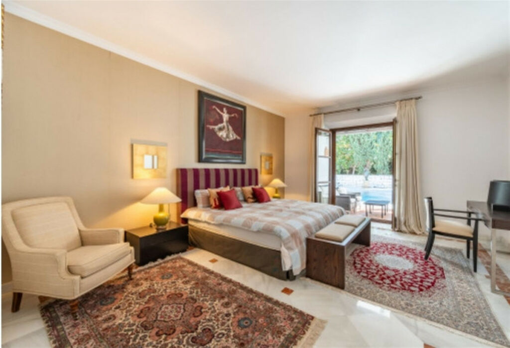 Detached Villa The Golden Mile Málaga - image 9