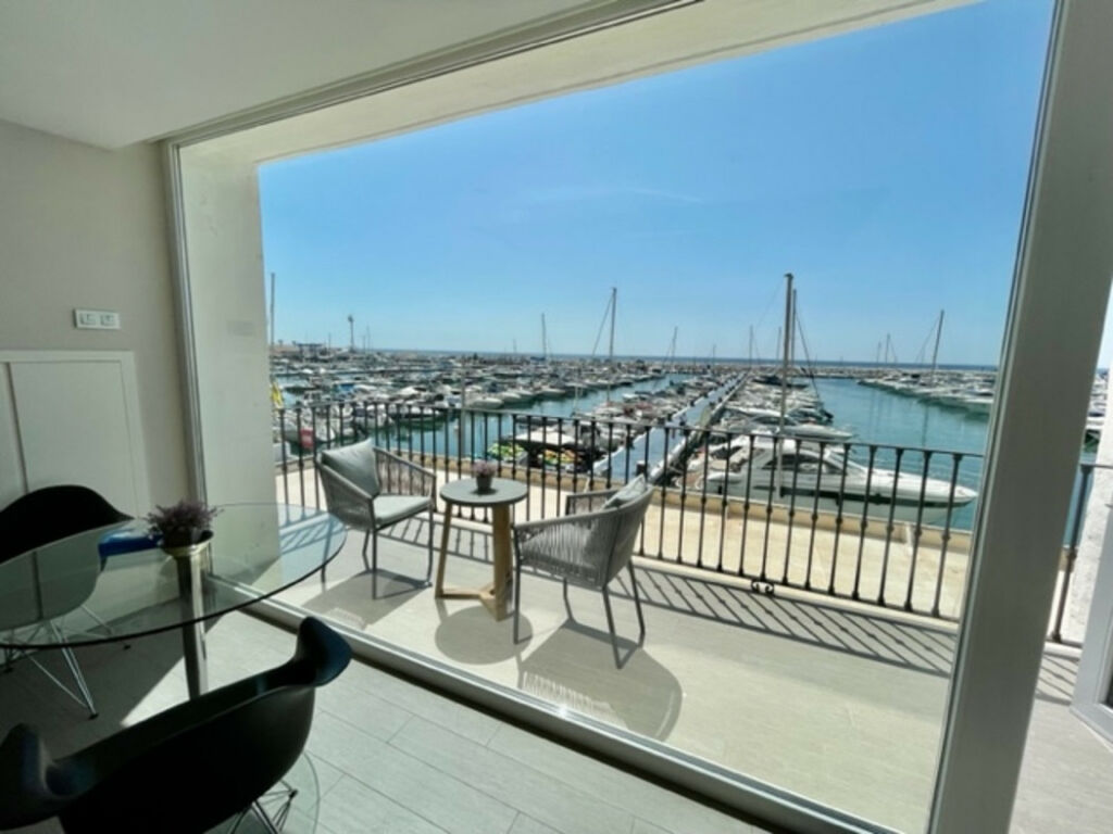 Middle Floor Apartment Puerto Banús Málaga