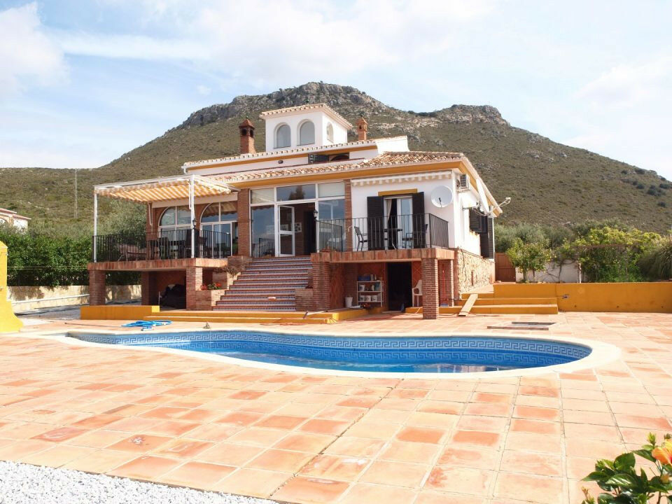 Detached Villa Alcaucín Málaga